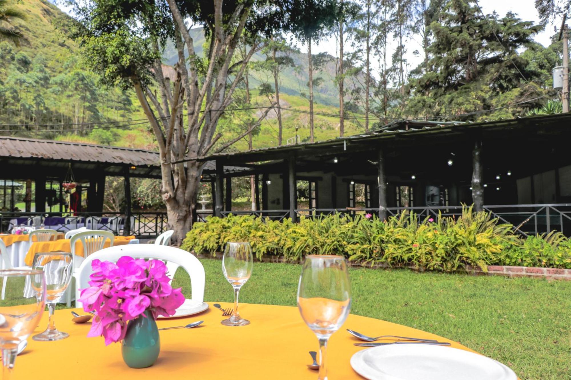 Hosteria La Eterna Primavera Huigra Exterior foto